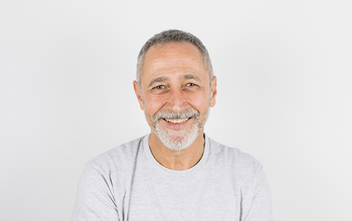 clinica dental acentejo tenerife implantes dentales hombre sonriendo